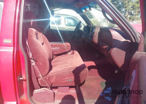 1997 Chevrolet C1500 Fleetside z USA, uszkodzony, nr VIN 1GCEC14R9VZ210661